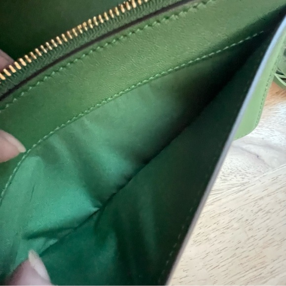 TORY BURCH Green Quilted Fleming Soft Leather Logo Crossbody! New Condition - Picture 8 of 10